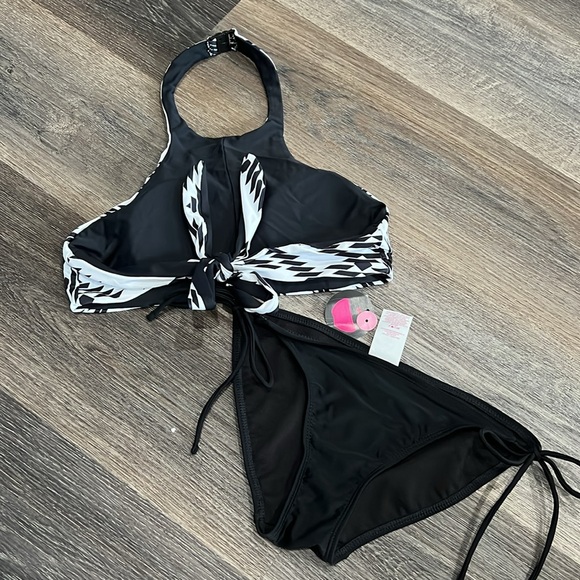 (42) NWT Black and White Geometric Bikini Set - Picture 3 of 3